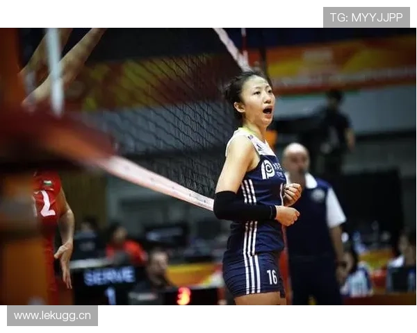 丁霞家里估计连快递员都认识她，一个手套拆成好几双买的节奏？