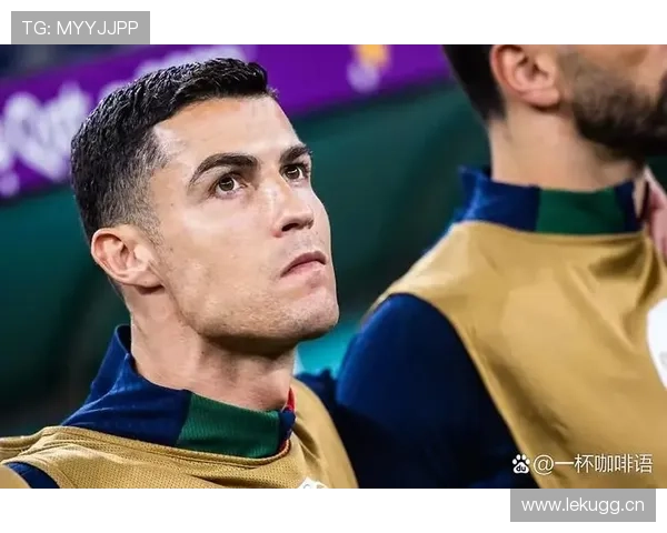 无语，C罗今早又在豪宅阳台喝早茶，旁边就是跑车——我的月薪成了配角