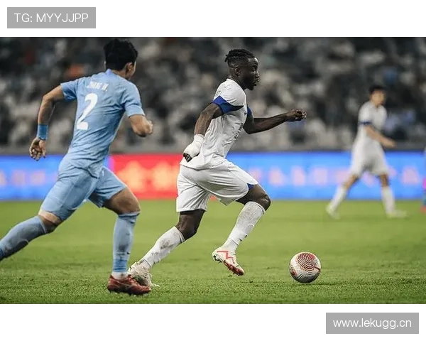 上海申花中场结构偏防守，比赛节奏掌控力受限，攻防转换效率面临考验